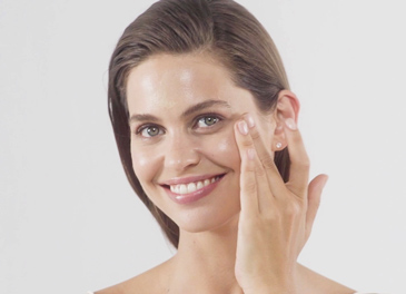 girl applying Diamond Cocoon Sheer Cream on her face